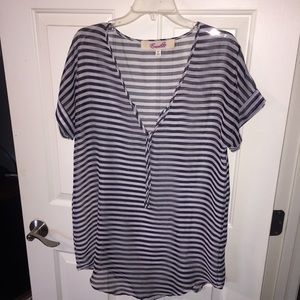 Emmelee brand SS Navy & White top